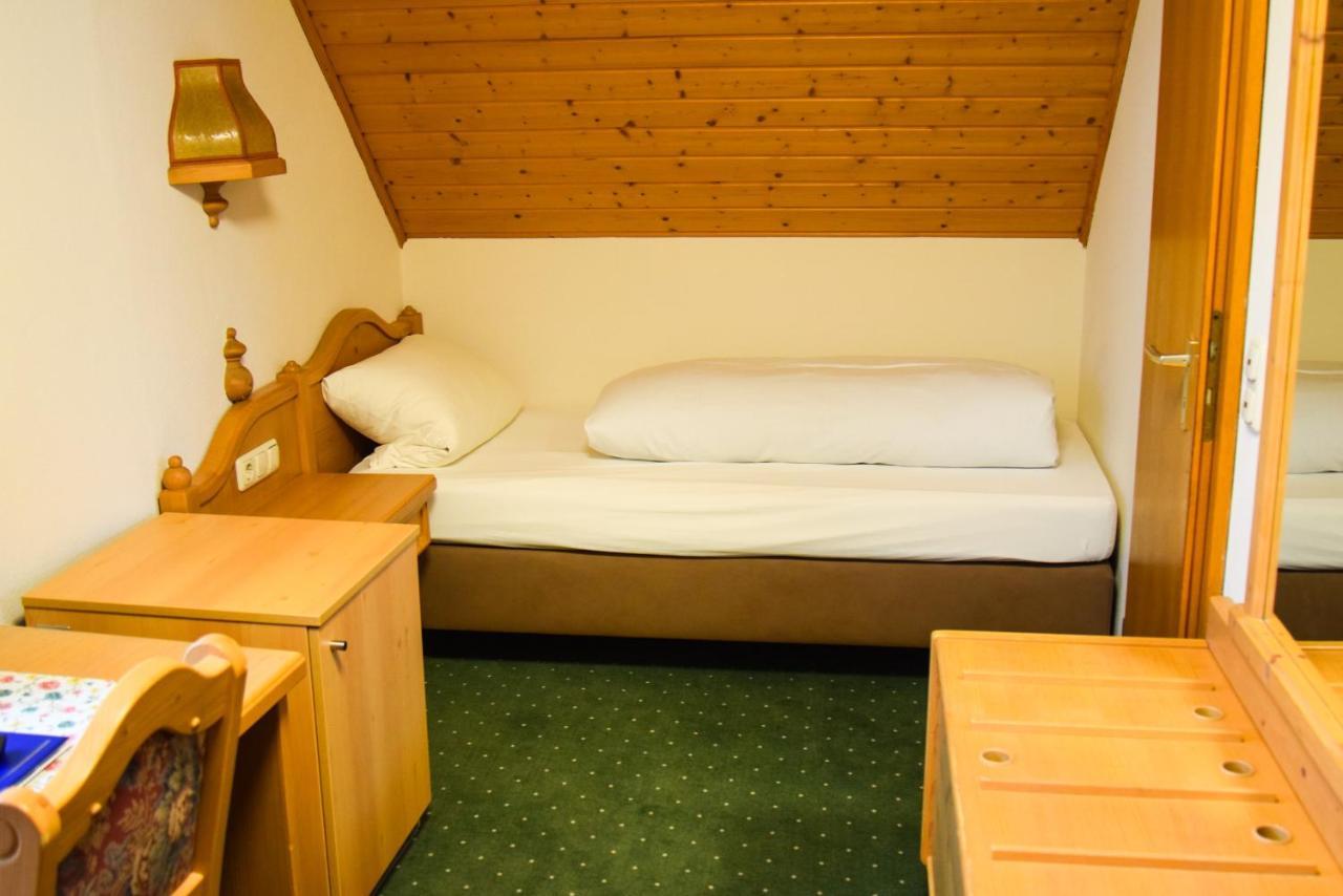 Hotel Gasthof Zum Loewen Velburg Rom bilde