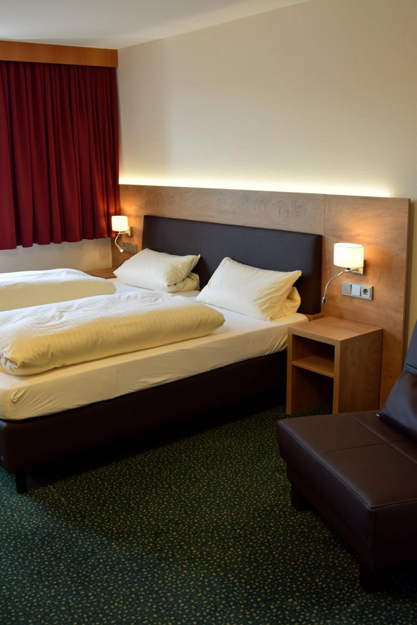 Hotel Gasthof Zum Loewen Velburg Rom bilde